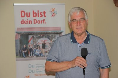 Stiftungsvorstandsmitglied Dr. Ernst Daenecke berichtet regelmäßig in den Veranstaltungen der Stiftung „Leben in der Hohen Börde“ über deren Ziele.