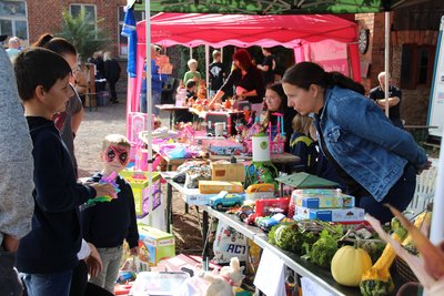 Buntes Markttreiben zum „Tag der Regionen“ in Nordgermersleben.